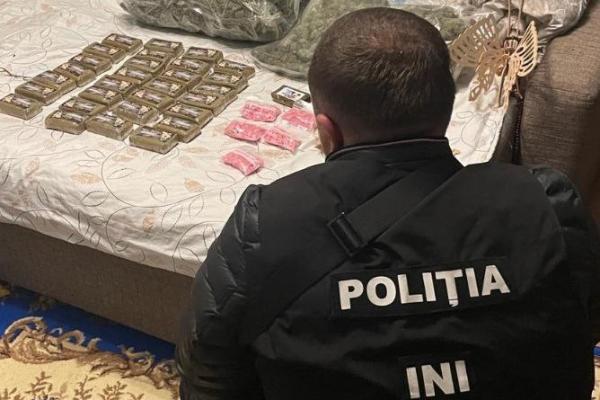 Circa 10 kg de droguri, în valoare de peste 3 500 000 de lei, ridicate de ofițerii de investigație.