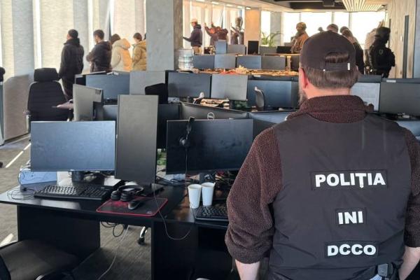Alți români înșelați, după ce „au investit” circa 20 000 000 de lei, dar și-au pierdut banii. Oamenii legii au efectuat percheziții la două Centre de apel din Chișinău.