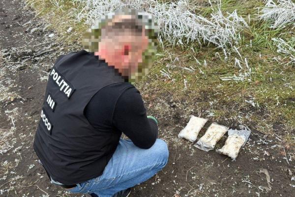 Grup specializat în trafic de droguri, deconspirat de ofițerii de investigație. Au fost ridicate droguri în valoare de peste 700 mii de lei.