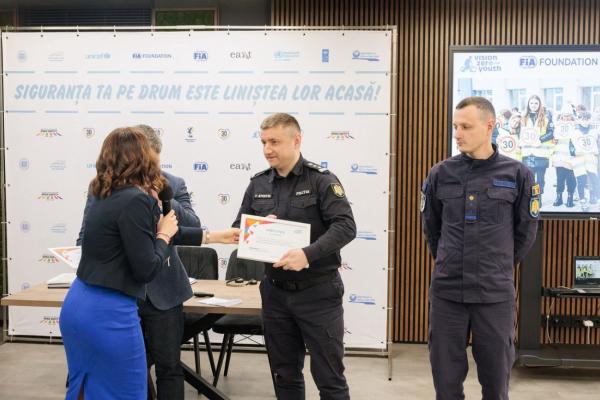 Premiul internațional pentru polițiști la conferința dedicată „Siguranța ta pe drum este liniștea lor acasă” care a întrunit reprezentanții ministerelor și autorităților responsabile din domeniul siguranței rutiere, experți, parteneri externi și ONG-uri.