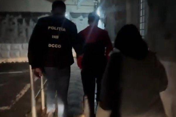 Reținuți în flagrant cu droguri