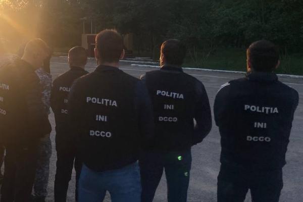 Ofițerii Direcției combaterea criminalității organizate a INI, de comun cu procurorii PCCOCS, anunță destructurarea unei scheme de șantaj în penitenciarul din Cricova, prin care trei deținuți au pretins de la altul peste 33.000 lei.