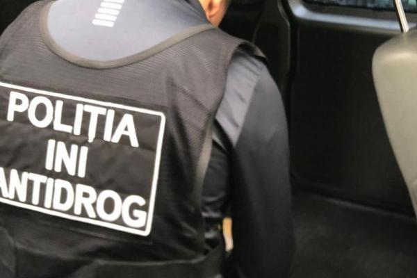 Curieri de droguri – reținuți de polițiști.