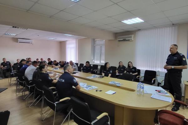 Îmbunătățirea integrității și combaterea corupției: sesiuni de informare pentru polițiști