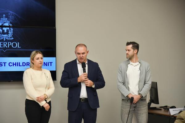 Instruiri specializate în investigațiile Dark Web