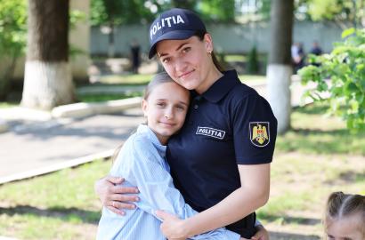 O nouă generație de polițiști își încep parcursul profesional în cadrul Poliției Naționale.