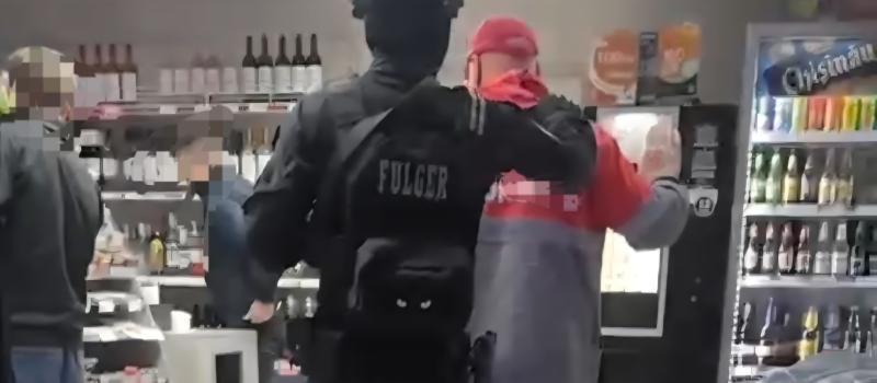 Uz